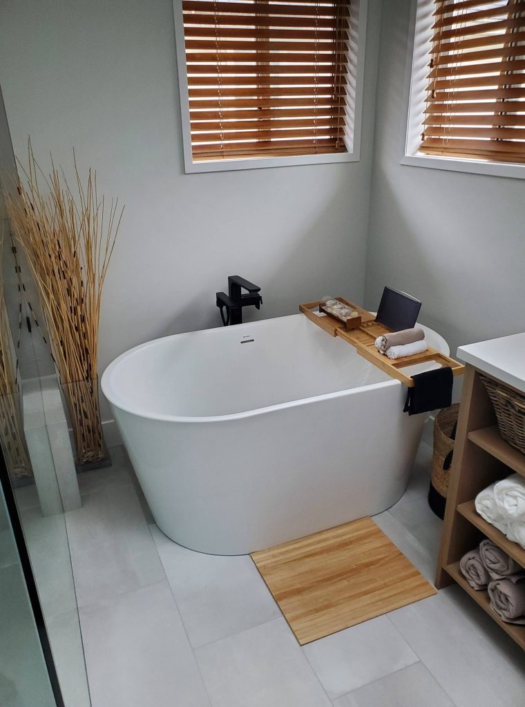 Modern bathroom with a bathtub